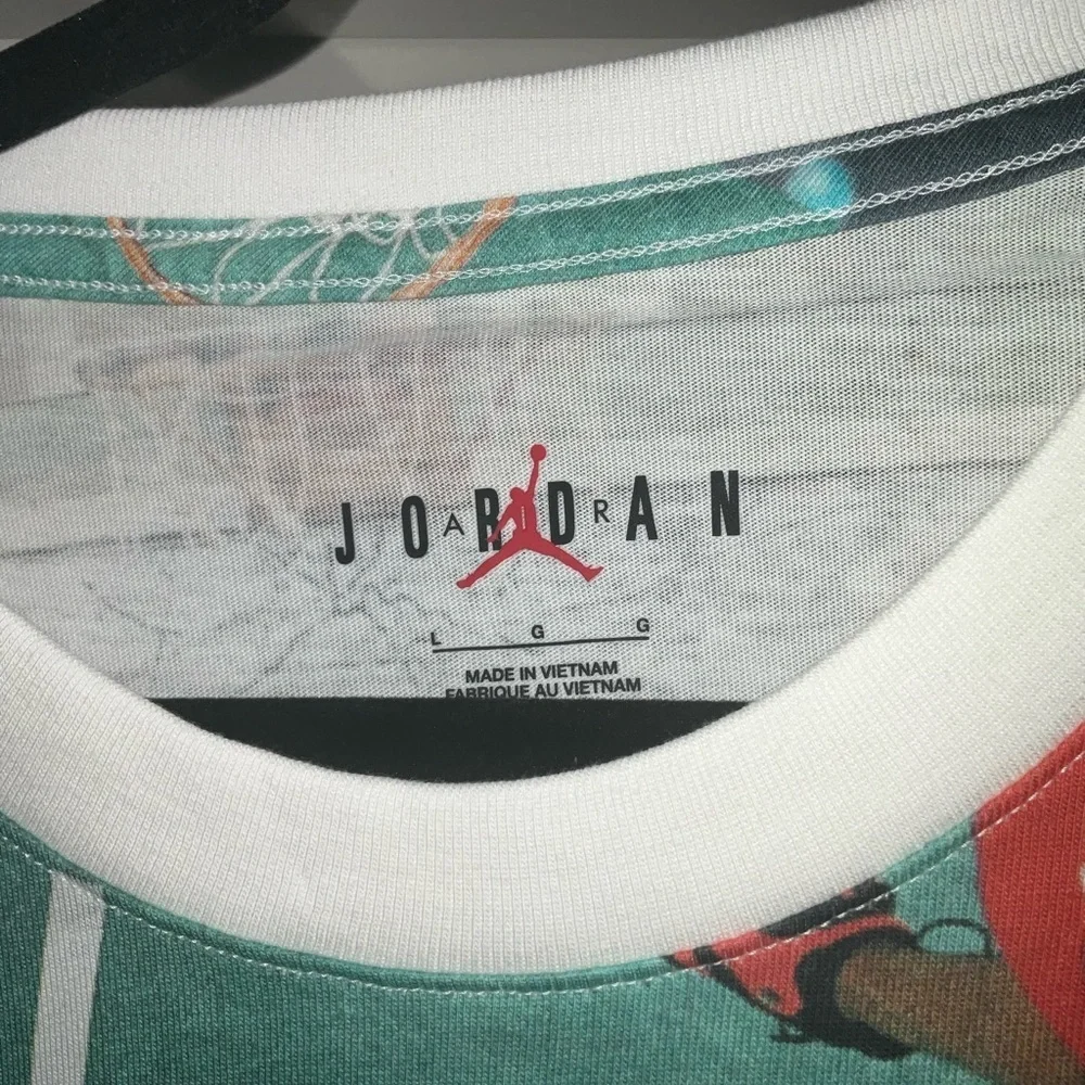 Men's Jordan Graphic T-shirt Size Large